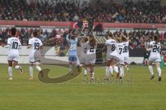 DFB -Pokal Frauen - Saison 2025/26 - FC Ingolstadt 04 Frauen - FC Bayern München - Die Mannschaft begrüßt die Fans - XXXXX - Foto: Meyer Jürgen