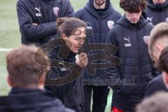 A-Junioren - Bundesliga Süd Fc Ingolstadt 04 - SC Freiburg -  Cheftrainer Wittmann Sabrina (FC Ingolstadt A-Jugend) spricht zu ihren Spielern nach dem Spiel - - Das Spiel ist aus - Foto: Meyer Jürgen