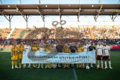3. Liga; FC Ingolstadt 04 - Alemannia Aachen; Sonderspieltag, Motto: Gemeinsam Gutes Spiel DFB Teams Banner Spielfeld vor dem Spiel