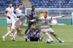 3. Liga; SV Waldhof Mannheim - FC Ingolstadt 04 - Zweikampf Kampf um den Ball Benjamin Kanuric (8, FCI) Bahn Bentley Baxter (7 SVWM) Yannick Deichmann (20, FCI)