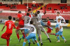 Bayernliga - U17 - Saison 2022/2023 - FC Ingolstadt 04 -  1860 München - Decker Elias rot FCI beim Kopfball - Torwart Dunker Mauricio 1860 München - Foto: Meyer Jürgen