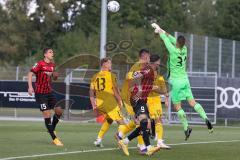 Freundschaftsspiel - Saison 2022/2023 - FC Ingolstadt 04 -  SpVgg Bayreuth - Patrick Schmidt (Nr.9 - FCI) - Torwart Sebastian  Kolbe (Nr.31 - SpVgg Bayreuth) - Foto: Meyer Jürgen