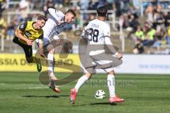 3. Liga; Borussia Dortmund II - FC Ingolstadt 04; Zweikampf Kampf um den Ball Benjamin Kanuric (8, FCI) Roggow Franz (8 BVB2) Deniz Zeitler (38, FCI)