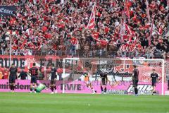 3. Liga; Rot-Weiss Essen - FC Ingolstadt 04; Tor Jubel Treffer für Essen 3:1 hängende Köpfe bei Ingolstadt Lukas Fröde (34, FCI) Marcel Costly (22, FCI) Linus Rosenlöcher (19, FCI) Torwart Kai Eisele (25, FCI) Georgios Antzoulas (6, FCI) Yann Sturm (7, FC
