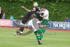 Kreisliga - FC Fatih Ingolstadt - FC Gerolfing - Emre Erdogan #5 schwarz Fatih - Mathias Habricht schwarz Fatih #9 - Niklas Nissl weiss #11 Gerolfing - Foto: Jürgen Meyer