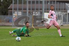 Bezirksliga - Saison 2025/26- TSV Gaimersheim - SpVgg Kammerberg - Nicolae Nechita (Nr.19 - TSV Gaimersheim) - Robin Anselment Torwart Kammerberg - Foto: Meyer Jürgen