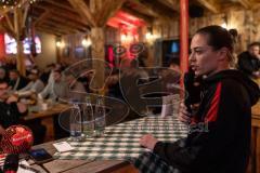 3. Liga; FC Ingolstadt 04 - Fantreffen im Sport-Treff Senners Alm, volles Haus; Interview Stadionsprecher Italo Mele mit Cheftrainerin Sabrina Wittmann (FCI)