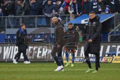 2.BL; Hamburger SV - FC Ingolstadt 04; Niederlage, hängende Köpfe 3:0, Cheftrainer André Schubert (FCI) Filip Bilbija (35, FCI)
