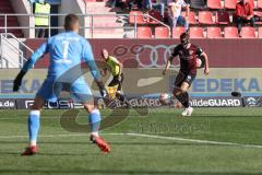 2.BL; FC Ingolstadt 04 - SSV Jahn Regensburg; Michael Heinloth (17, FCI) Torwart Alexander Meyer (1 SSV)