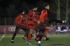 Bayernliga Süd - FC Ingolstadt 04 II - FC Ismaning - Die Spieler beim warm machen - Foto: Jürgen Meyer