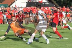 Toto Pokal - Saison 2022/2023 - SpVgg Heßdorf - FC Ingolstadt 04 - Torwart Sebastian Heinlein (Nr.1 - SpVgg Hessdorf) - Röhl Merlin (Nr.34 - FCI) - Foto: Meyer Jürgen