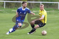 Kreisliga - Saison 2022/2023 - TSV Oberhaunstadt - FC Hitzhofen - David Polster blau Oberh.stadt - Matthias Wild gelb Hitzhofen - Foto: Meyer Jürgen