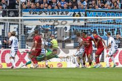 3. Liga; MSV Duisburg - FC Ingolstadt 04; Tor Jubel Treffer 2:1 durch Hahn Alexander (42 MSV)  Torwart Markus Ponath (1, FCI) muss nach hinten greifen, Marcel Costly (22, FCI) Simon Lorenz (32, FCI) Jonas Scholz (15, FCI)