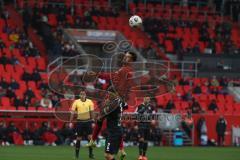 3. Liga - Saison 2025/26 - FC Ingolstadt 04 - Rot-Weiss Essen - Michael  Kosta (Nr.2 - Rot-Weiss Essen) - Carlsen Frederic Bennedsgaard (Nr.8 - FC Ingolstadt 04) - Foto: Meyer Jürgen