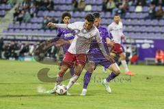 3. Liga; Erzgebirge Aue - FC Ingolstadt 04; Zweikampf Kampf um den Ball Fredrik Carlsen (8, FCI) Malone Ryan (16 Aue)