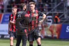 3. Liga; FC Ingolstadt 04 - Arminia Bielefeld; 0:3 Niederlage, hängende Köpfe Co-Trainer Fabian Reichler (FCI) bei Simon Lorenz (32, FCI)