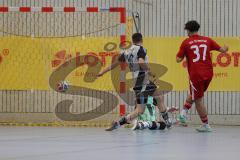 Lotto Bayern Hallencup - Saison 2024/25 - Türkisch SV Ingolstadt - TSV Ober./Unterhaunstadt- Baris Soysal grau Ober./Unterhaunstadt  - Martin Krumpietz TW  Ober./Unterhaunstadt  - Daniel Drotleff rot Türkisch - Foto: Meyer Jürgen