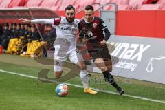 2.BL; FC Ingolstadt 04 - SG Dynamo Dresden; Zweikampf Kampf um den Ball Dominik Franke (3 FCI) Schröter Morris (17 Dresden)