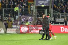 3. Liga; VfL Osnabrück - FC Ingolstadt 04; Yannick Deichmann (20, FCI) wird verletzt vom Platz geführt