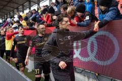 3. Liga; FC Ingolstadt 04 - MSV Duisburg; nach dem Spiel Sieg Jubel Freude, Spieler bedanken sich bei den Fans, Torwart Markus Ponath (40, FCI) Pascal Testroet (37, FCI) Arian Llugiqi (25, FCI) Julian Kügel (31, FCI)