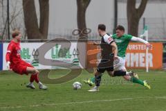 Bezirksliga - Saison 2024/25 - FC Gerolfing - VFB Eichstätt II - Leo Zänger grün Gerolfing - Johannes Hallmeier schwarz Eichstätt  - Samuel Biehler Torwart Eichstätt - Foto: Meyer Jürgen
