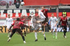 3. Liga; FC Ingolstadt 04 - 
VfB Oldenburg; Zweikampf Kampf um den Ball Patrick Schmidt (9, FCI) Moussa Doumbouya (27, FCI) Zietarski Robert (8 VfB)