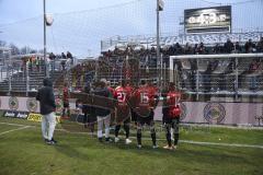 3.Liga - Saison 2022/2023 - SV 07 Elversberg - FC Ingolstadt 04 -Die Spieler bedanken sich bei den Fans -  Foto: Meyer Jürgen