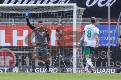 2.BL; FC Ingolstadt 04 - Werder Bremen, Torwart Fabijan Buntic (24, FCI) Mitchell Weiser (8 Bremen)