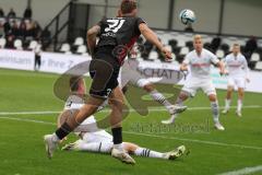 3.Liga - Saison 2023/2024 - SC Verl - FC Ingolstadt 04 - Julian  Klügl (Nr.31 - FCI) flankt zum Ausgleichstreffer durch Jannik Mause (Nr.7 - FCI) - jubel -  - Foto: Meyer Jürgen