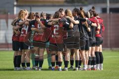 2. Bundesliga Frauen - Saison 2026/27  - FC Ingolstadt 04 Frauen - VFL Bochum -  Die Mannschaft bildet einen Kreis vor dem Spiel -  - XXXXX - Foto: Meyer Jürgen