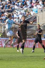 3. Liga; TSV 1860 München - FC Ingolstadt 04; Max Besuschkow (17, FCI) Zweikampf Kampf um den Ball Kiefersauer Xaver (35 TSV)