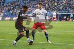 2.BL; Hamburger SV - FC Ingolstadt 04; Angriff Justin Butler (31, FCI) Schonlau Sebastian (4 HSV)