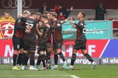 3. Liga; FC Ingolstadt 04 - SG Dynamo Dresden; Tor Jubel Treffer Jannik Mause (7, FCI) mit Benjamin Kanuric (8, FCI) Simon Lorenz (32, FCI) Pascal Testroet (37, FCI) David Kopacz (29, FCI) Marcel Costly (22, FCI) Yannick Deichmann (20, FCI)