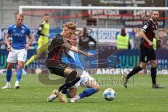 2.BL; FC Ingolstadt 04 - FC Hansa Rostock; Zweikampf Kampf um den Ball Christian Gebauer (22, FCI) Rhein Simon (5 Hansa)