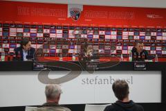 3.Liga - Saison 2022/2023 - FC Ingolstadt 04 -  - Pressekonferenz - Sportdirektor Ivica Grlic (FCI) links - Geschäftsführer Sport und Kommunikation Dietmar Beiersdorfer (FCI) rechts -  Kristina Richter mitte - - Foto: Meyer Jürgen