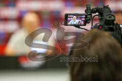 2. Fußball-Liga - Pressekonferenz - Vorstellung Cheftrainer Roberto Pätzold und Manager Profifußball Malte Metzelder - Saison 2021/2022 - FC Ingolstadt 04 - Geschäftsführer FCI Manuel Sternisa - Foto: Meyer Jürgen