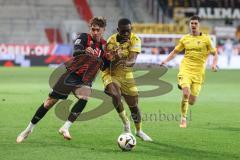 3. Liga; FC Ingolstadt 04 - Alemannia Aachen; Zweikampf Kampf um den Ball Tim Heike (9, FCI) Töpken Thilo (24 AA)