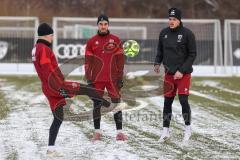 3. Liga - Saison 2025/26 - FC Ingolstadt 04 - Trainingsauftakt nach der Winterpause - Emre Gül (Nr.5 - FCI) links - Berkay Öztürk (Nr.39 - FCI) mitte - Dennis Kaygin (Nr.10 - FCI) - Foto: Meyer Jürgen