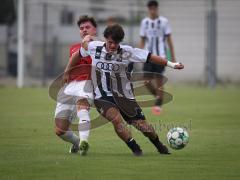 *Bayernliga Nord - Saison 2026/27 - FC Ingolstadt 04 II - FSV Stadeln - Timo Hengmith (Nr.10 - FCI II) - Maximilian Höhenberger rot Stadeln - Foto: Meyer Jürgen