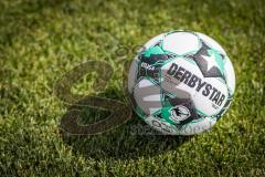 3. Liga; FC Ingolstadt 04 - Trainingsauftakt nach Sommerpause; offizieller Ball 3. Liga