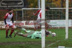 Kreisklasse - Saison 2025/26- Türk SV Ingolstadt - SC Steinberg-  - Daniel Drotleff weiss Türkisch mit einer Torchance  - Johannes Birkner Torwart Steinberg - Foto: Meyer Jürgen