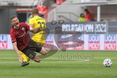 Relegation 1 - FC Ingolstadt 04 - VfL Osnabrück - Zusammenstoß Stefan Kutschke (30, FCI) Beermann Timo (33 VfL)