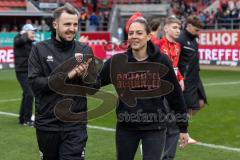 3. Liga; FC Ingolstadt 04 - FC Viktoria Köln; SchanzenGeber-Spieltag, Sieg Jubel Freude, Spieler bedanken sich bei den Fans Co-Trainer Fabian Reichler (FCI) Cheftrainerin Sabrina Wittmann (FCI)