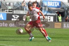 3. Liga - Saison 2025/26 - SV Wehen/Wiesbaden - FC Ingolstadt 04  - Marcel Costly (Nr.22 - FCI) - Justin Janitzek (Nr.15 - Wiesbaden) - Foto: Meyer Jürgen