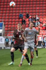 2.BL; FC Ingolstadt 04 - SC Paderborn 07; Stefan Kutschke (30, FCI) Zweikampf Kampf um den Ball Thalhammer Maximilian (23 SCP)