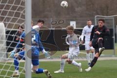 3. Liga - Testspiel - Saison 2025/26 - FC Ingolstadt 04 - SSV 1846 Ulm - Dennis Kaygin (Nr.10 - FCI) mit einer Torchance - Torwart Marvin  Seybold (Nr.12 - SSV Ulm) - Jan Boller (Nr.34 - SSV Ulm)- Foto: Meyer Jürgen