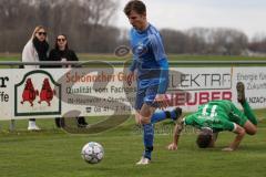 Kreisliga - Saison 2023/24 -  SV Hundszell - SV Denkendorf - Lukas Conradi blau Hundszell - Bastian Stadle grün Denkendorf - Foto: Meyer Jürgen