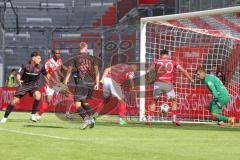 3. Liga - Saison 2025/26 - Energie Cottbus - FC Ingolstadt 04  - Mads Borchers (Nr.9 - FC Ingolstadt 04) - Nyamekye Awortwie-Grant (Nr.23 - FC Energie Cottbus) - Christensen Gustav (Nr.24 - FC Ingolstadt 04) - Axel Borgmann (Nr.20 - FC Energie Cottbus) - 