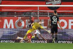 3. Liga; FC Ingolstadt 04 - SSV Jahn Regensburg; Ausgleich Tor Jubel Treffer Torwart Marius Funk (1, FCI) chancenlos, Ganaus Noah (20 SSV)