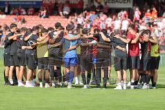 3. Liga - Saison 2025/26 - Energie Cottbus - FC Ingolstadt 04  - Die Mannschaft bildet einen Kreis nach dem Spiel - XXXXX - Foto: Meyer Jürgen